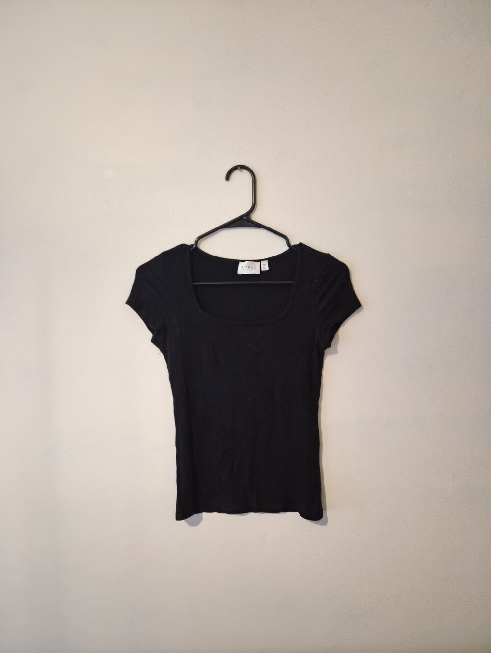 Black Scoop Neck Short Sleeve Tee